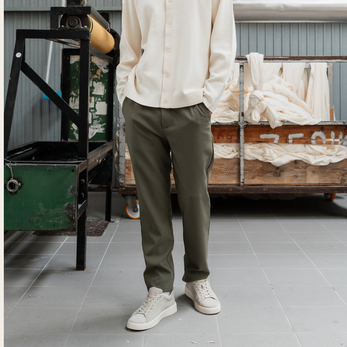 Regular Travel Pants Olive