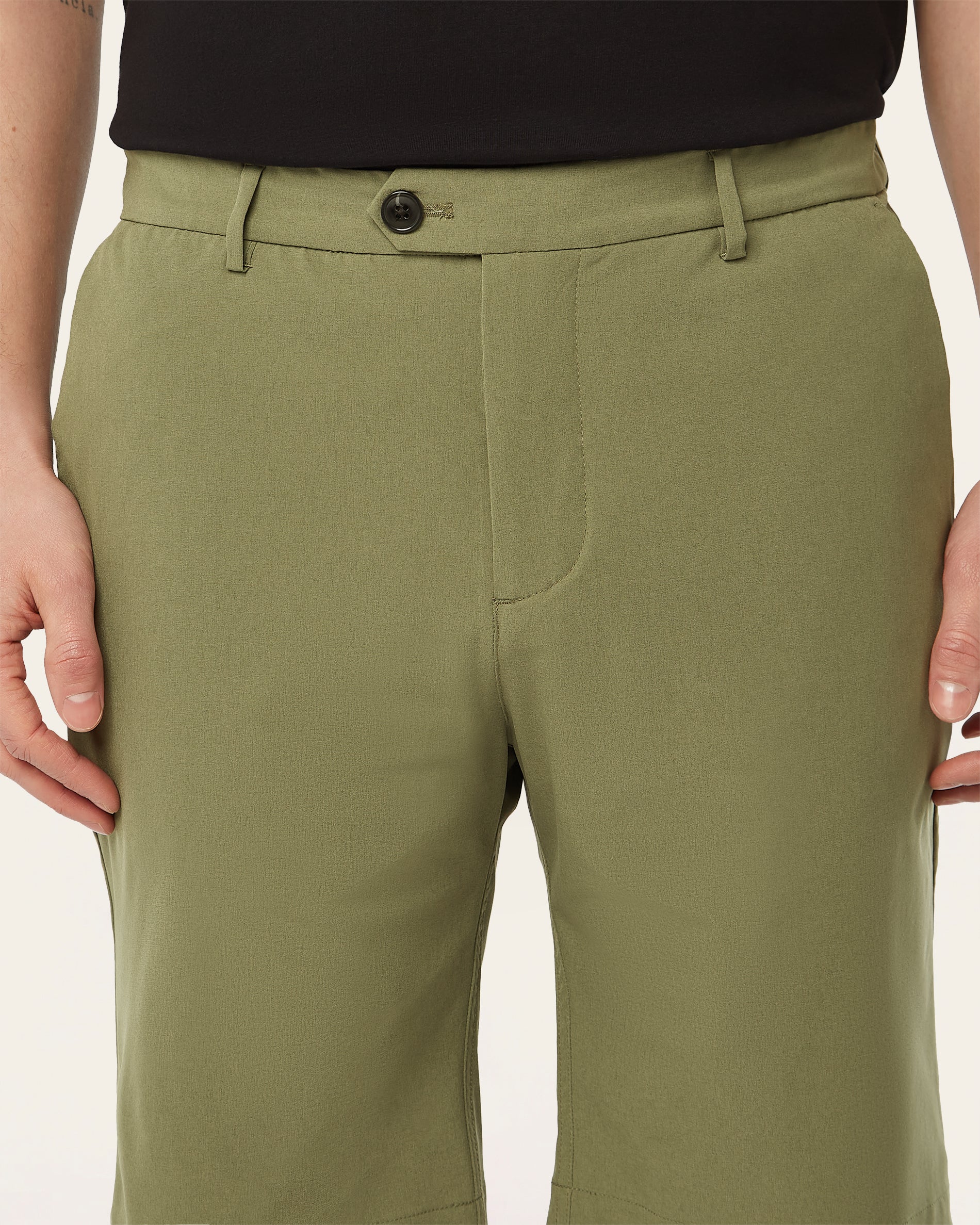Light-weight shorts olive