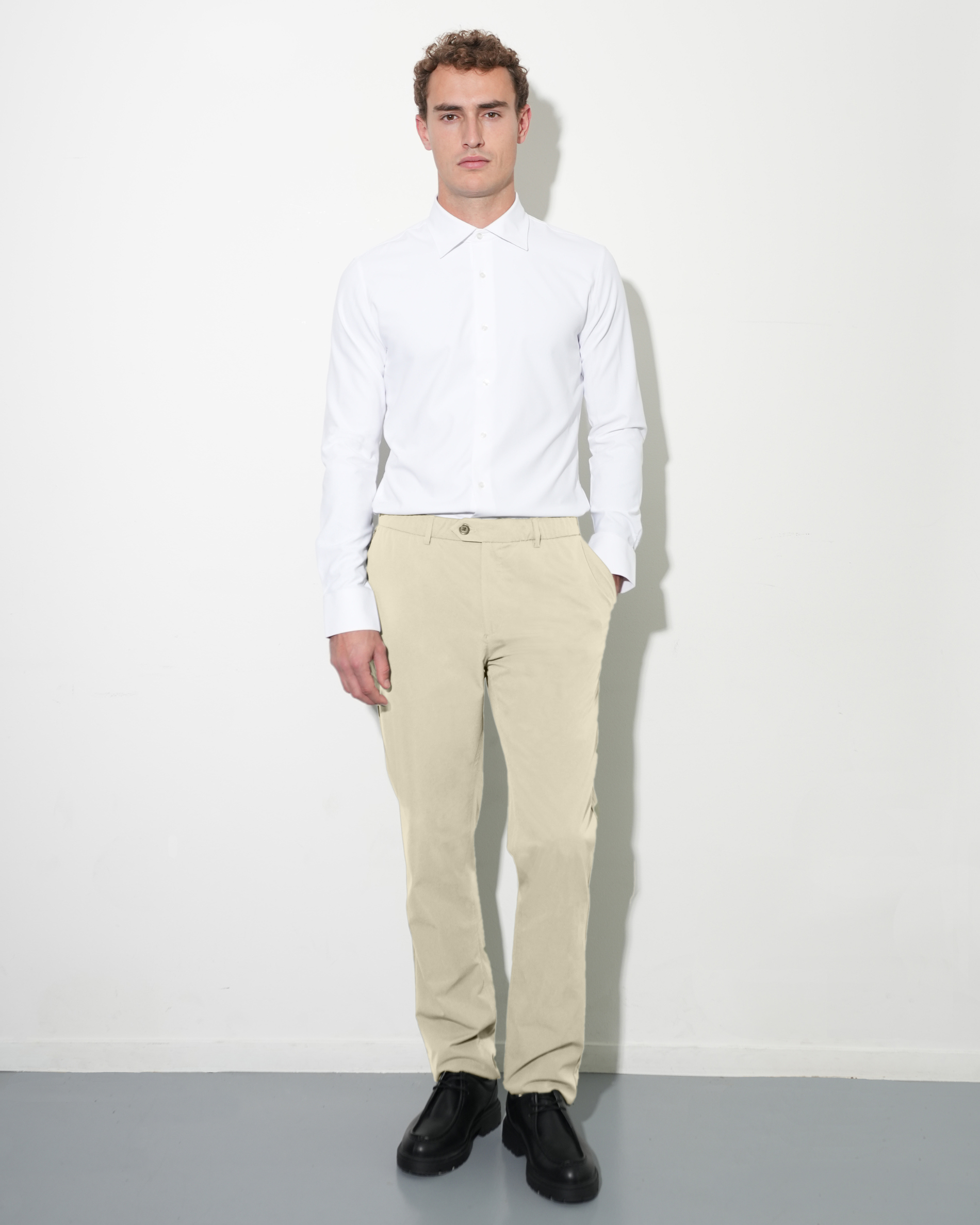 Light-weight pants sand
